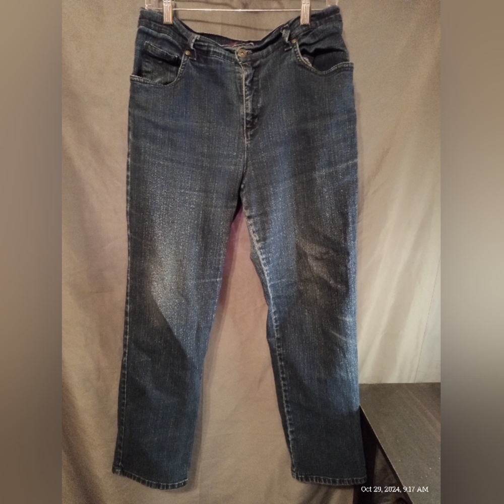 Gloria Vanderbilt straight leg blue jeans